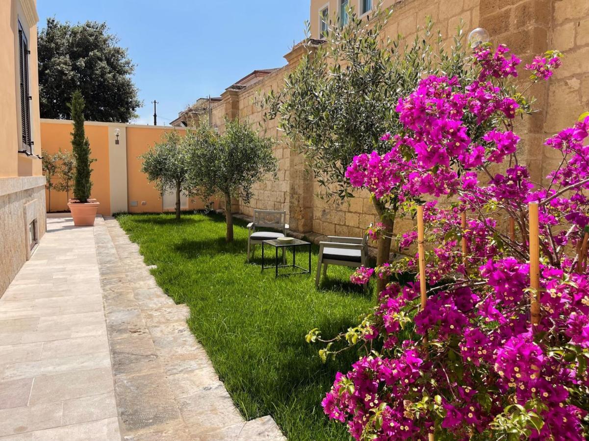 Palazzo Pitagora Hotel Taranto Bagian luar foto