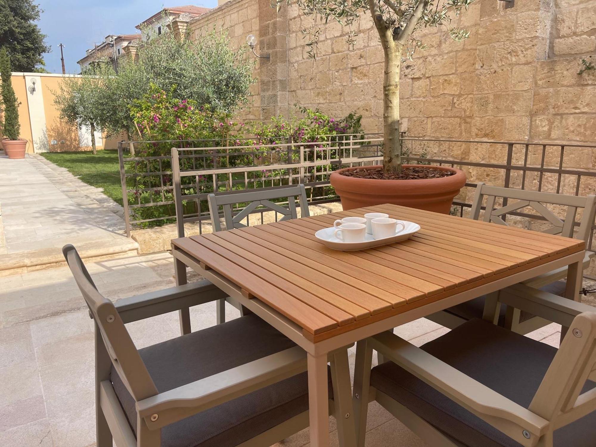 Palazzo Pitagora Hotel Taranto Bagian luar foto