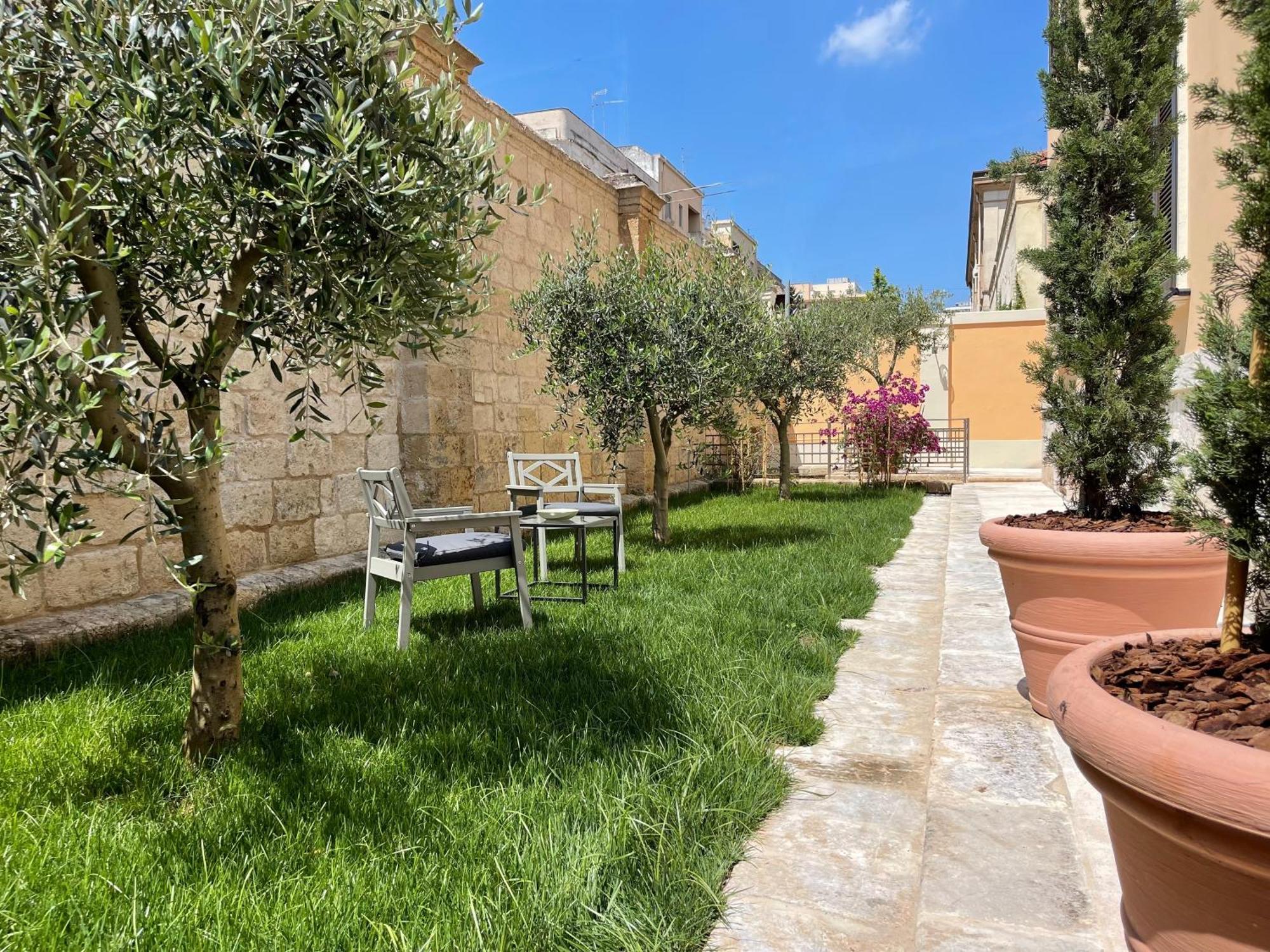 Palazzo Pitagora Hotel Taranto Bagian luar foto