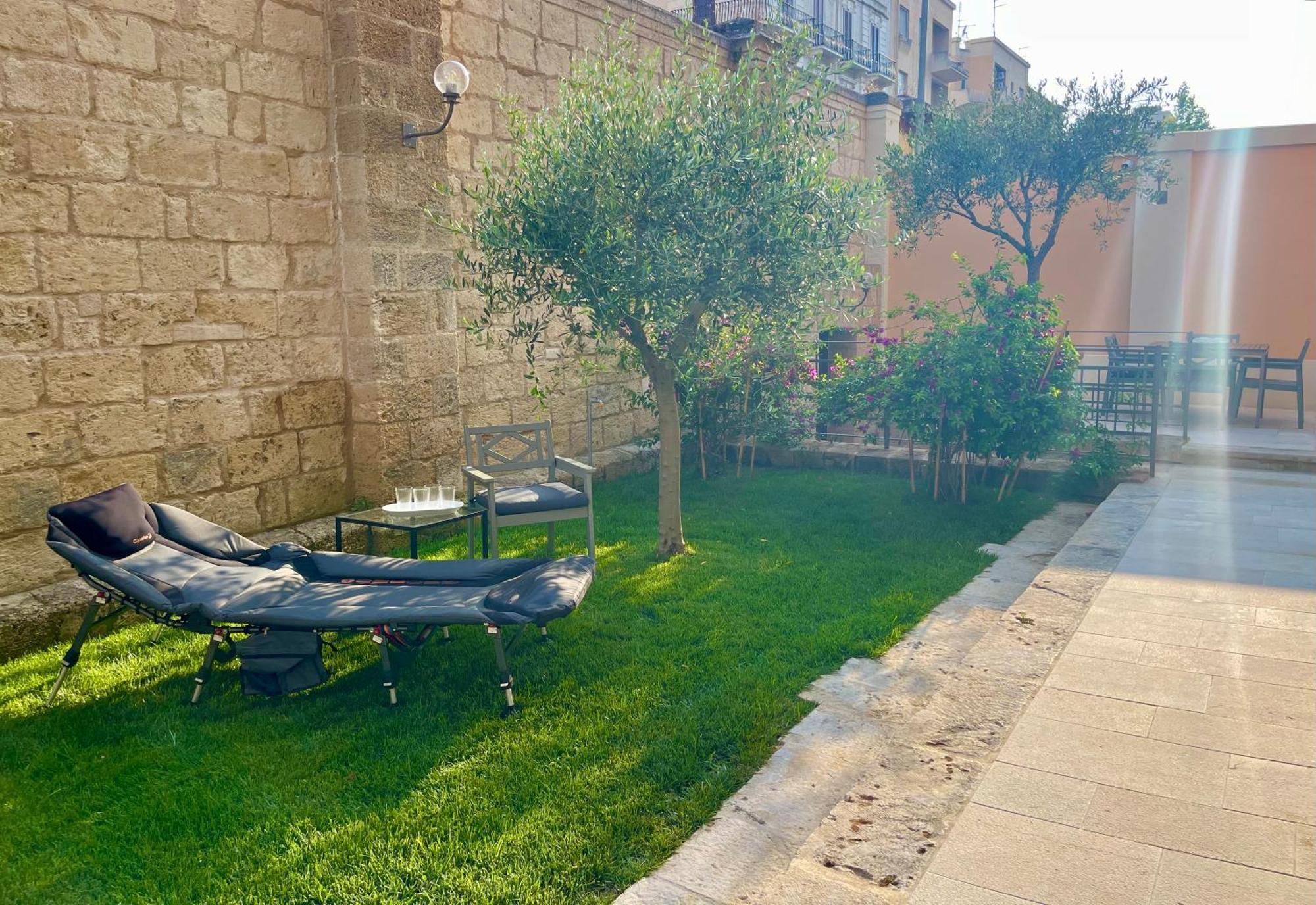 Palazzo Pitagora Hotel Taranto Bagian luar foto