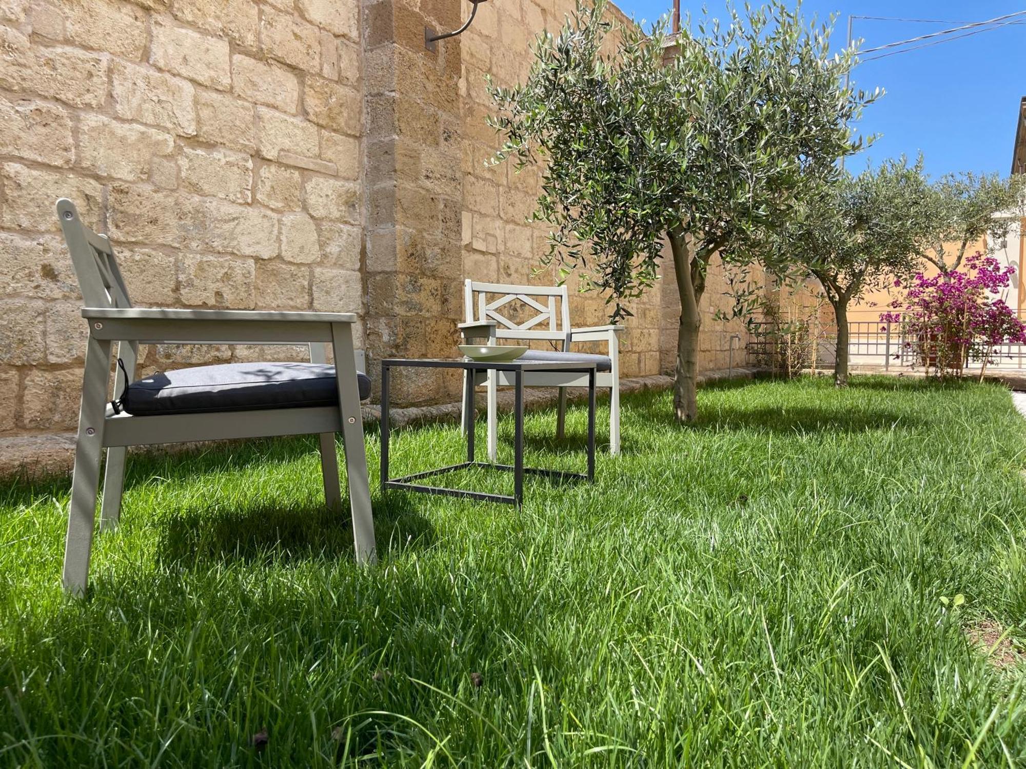 Palazzo Pitagora Hotel Taranto Bagian luar foto