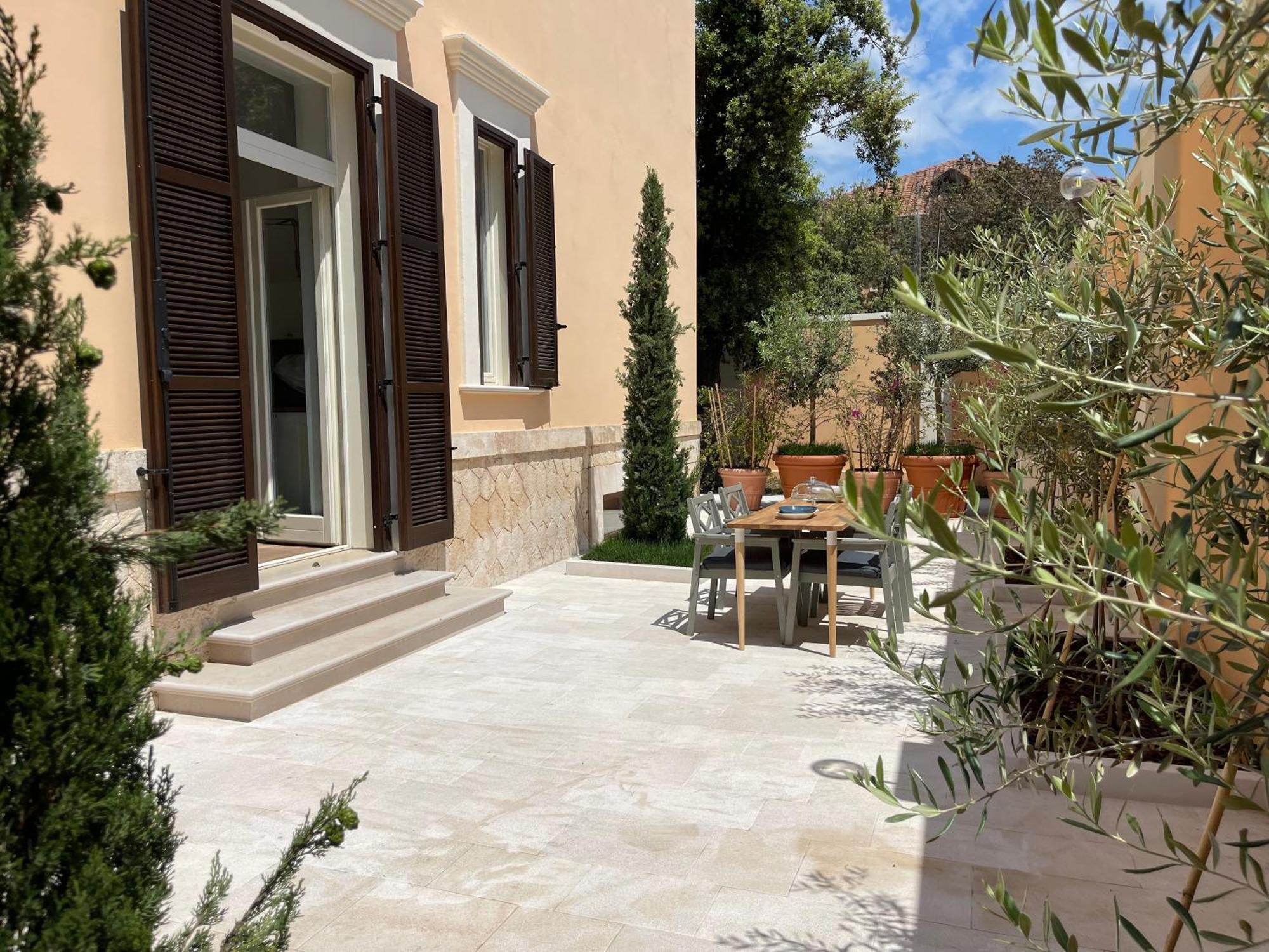 Palazzo Pitagora Hotel Taranto Bagian luar foto