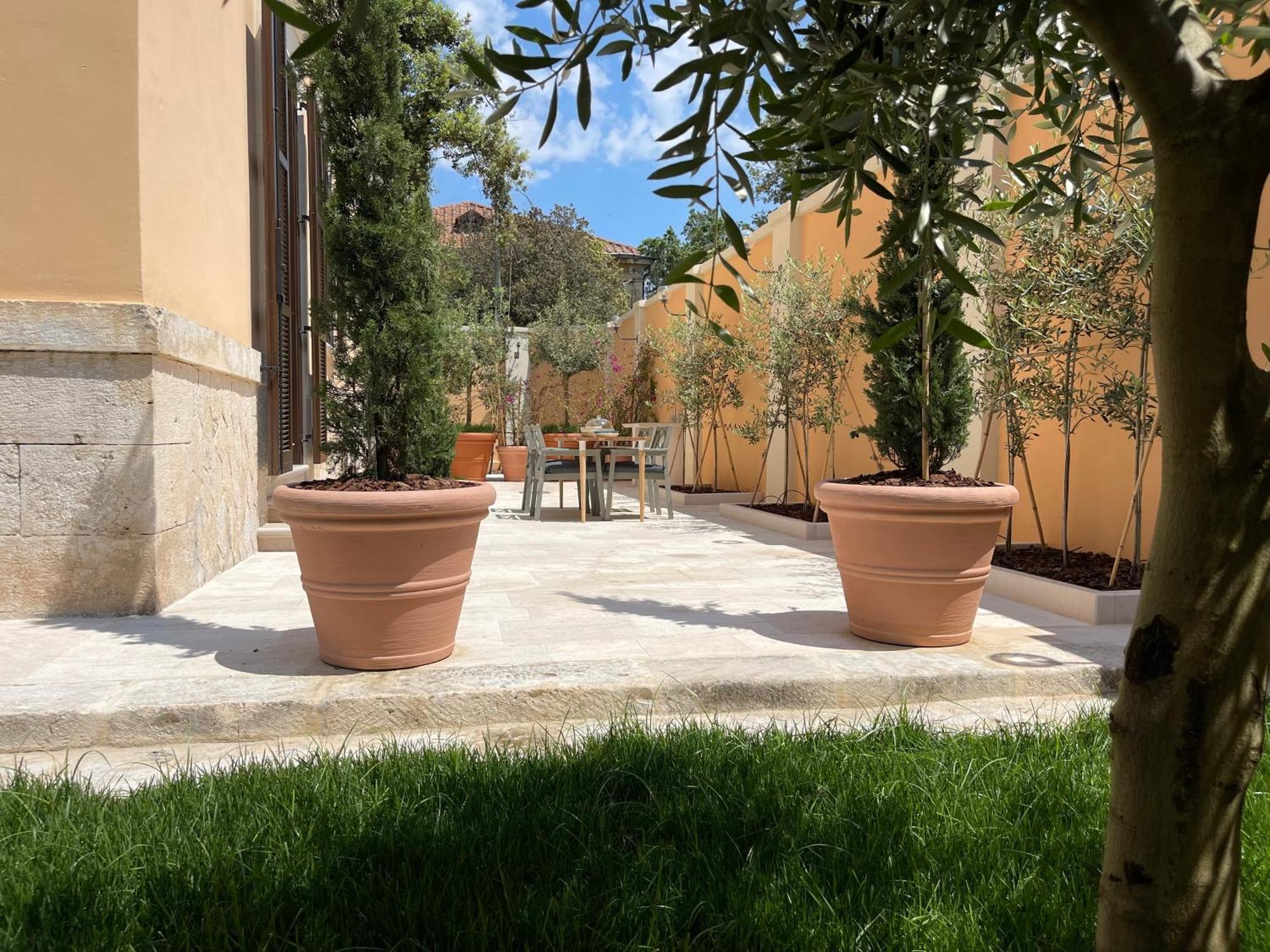 Palazzo Pitagora Hotel Taranto Bagian luar foto